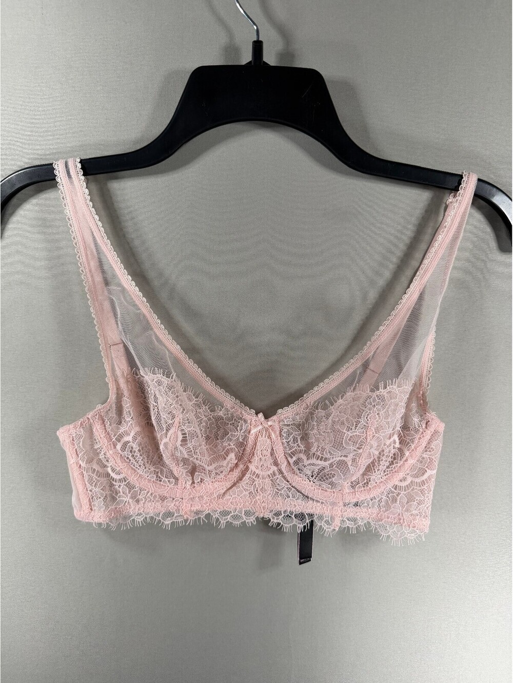 Victoria's Secret Dream Angels Unlined Plunge Bra in Light Pink Lace, Size 32C